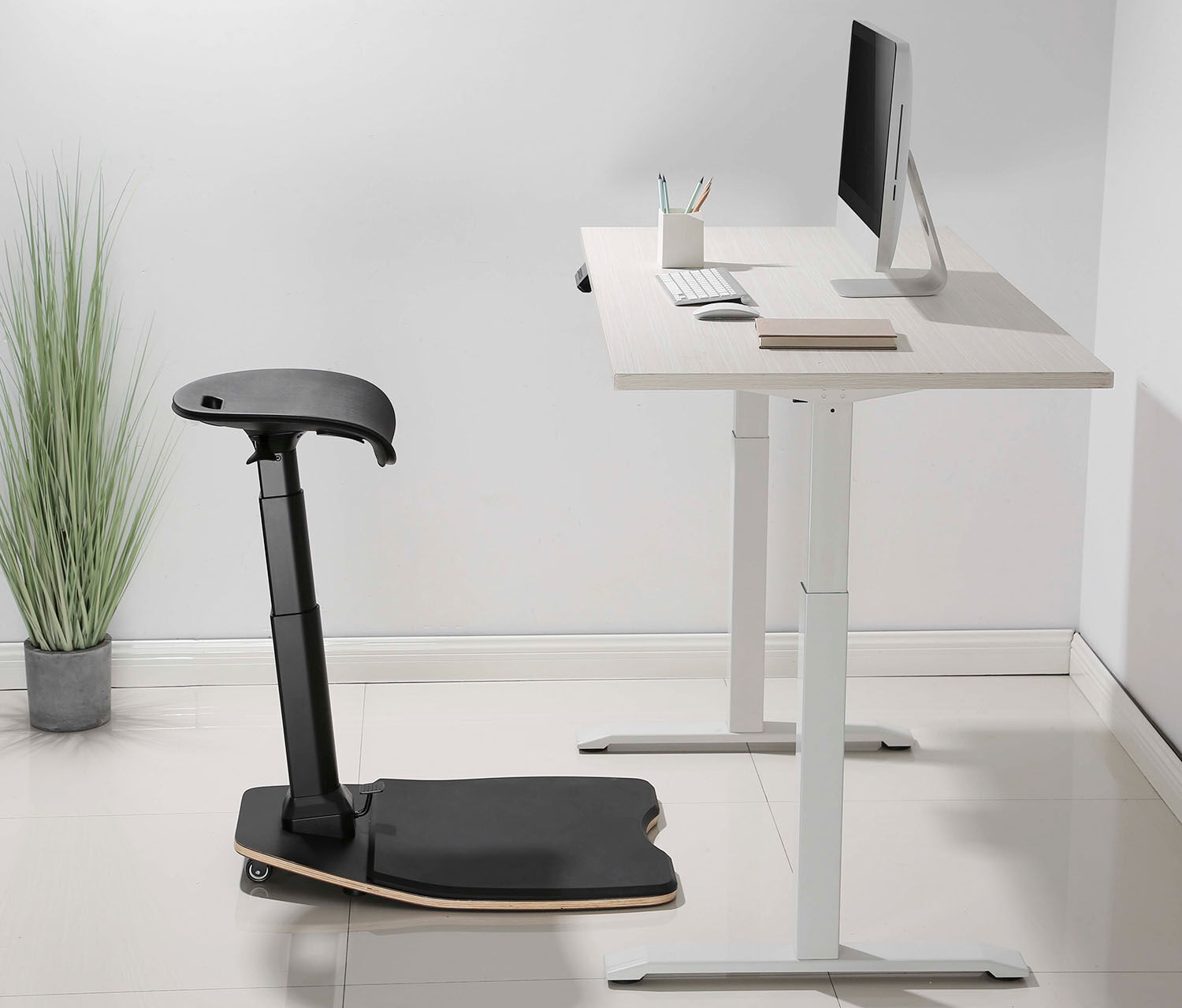 Sgabello ergonomico per lavorare seduti e in piedi