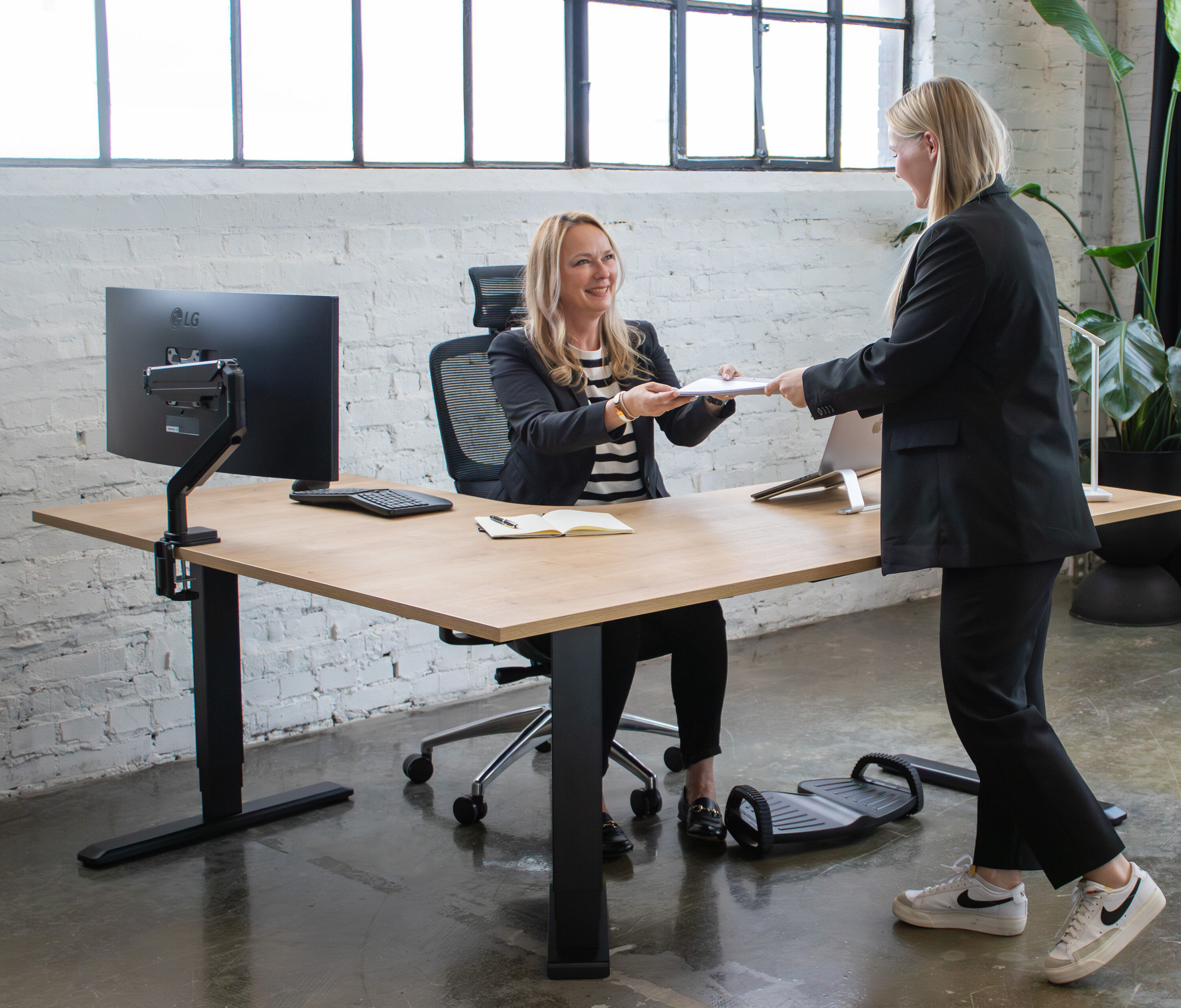 Scrivania angolare PRIMUS, Telaio Bianco, Piano 1800/800 x 1780/800 Bianco top