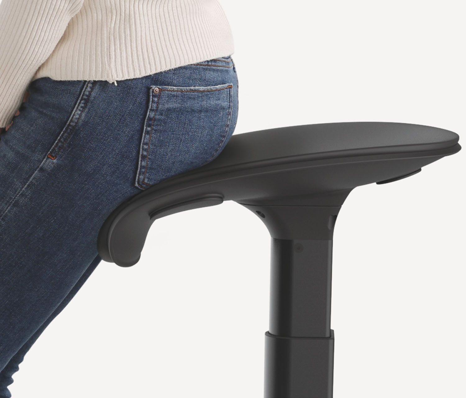 Sgabello ergonomico per lavorare seduti e in piedi